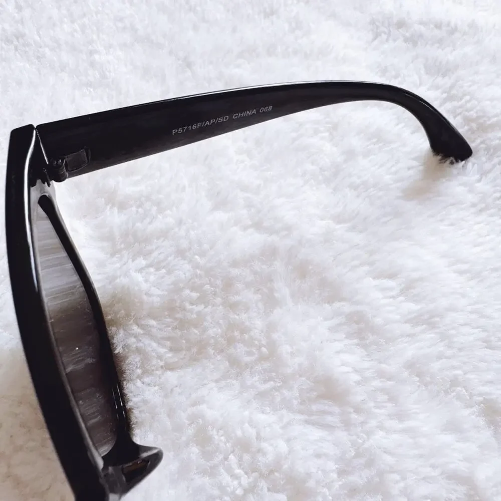 Julia Black Square Sunglasses